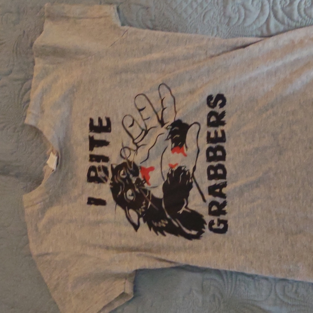 I bite grabbers tshirt, tulex shirt, size Small Kitty cat